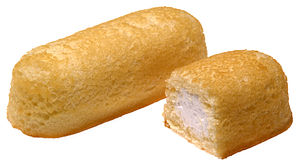 English: Hostess Twinkies. Yellow snack cake w...